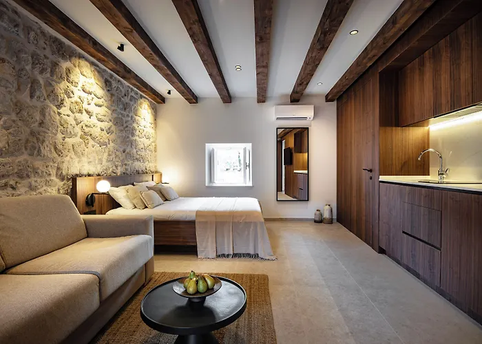 לינה וארוחת בוקר San Rocco Palace 4*