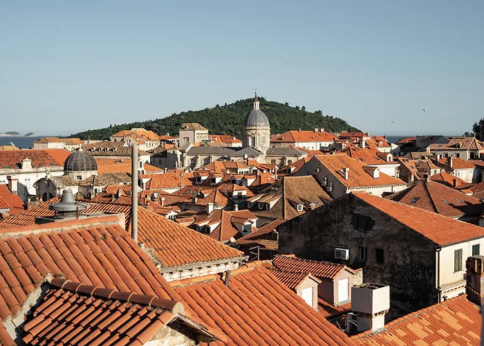 לינה וארוחת בוקר San Rocco Palace 4*