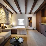 לינה וארוחת בוקר San Rocco Palace 4*
